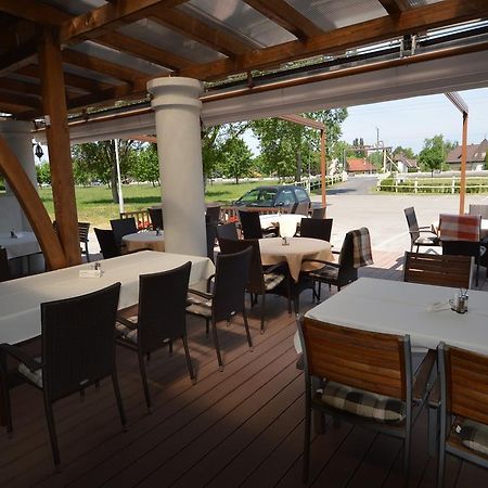 Bed and Breakfast Piroska Csárda és Panzió Siófok Exterior foto