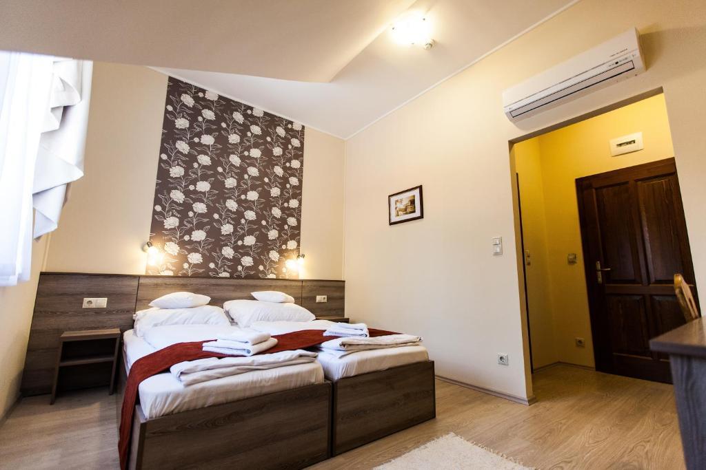 Bed and Breakfast Piroska Csárda és Panzió Siófok Habitación foto