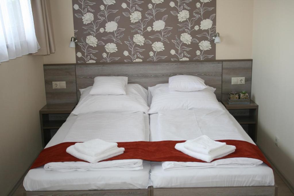 Bed and Breakfast Piroska Csárda és Panzió Siófok Exterior foto